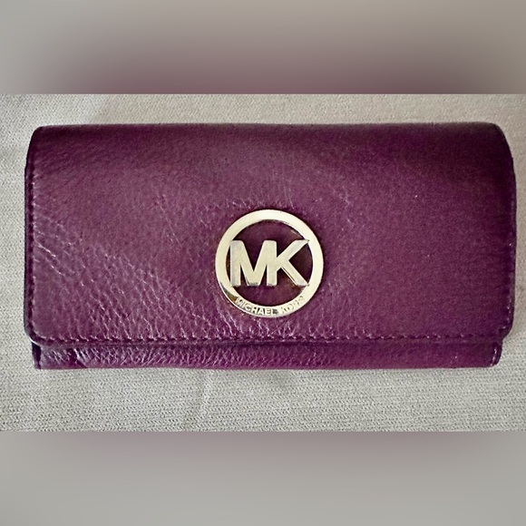 Michael Kors Plum Leather Wallet - Picture 1 of 3